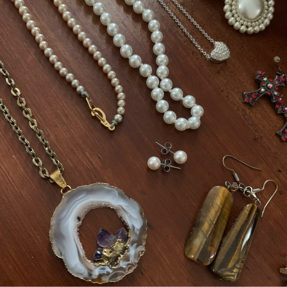 Mixed 20 piece of pretty jewelry lot earrings necklaces bracelet